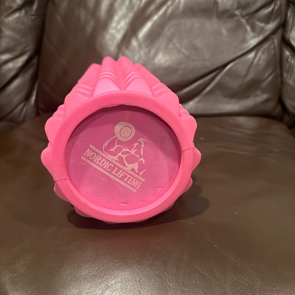 Vibrant Pink Scalloped Bath & Body Lid - Picture 1 of 3